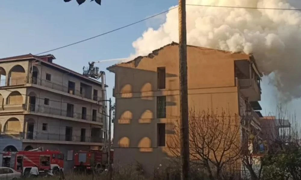 Αγρίνιο: Φωτιά ξέσπασε σε σπίτι - Σε εξέλιξη επιχείρηση της πυροσβεστικής